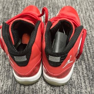 AIR JORDAN 11